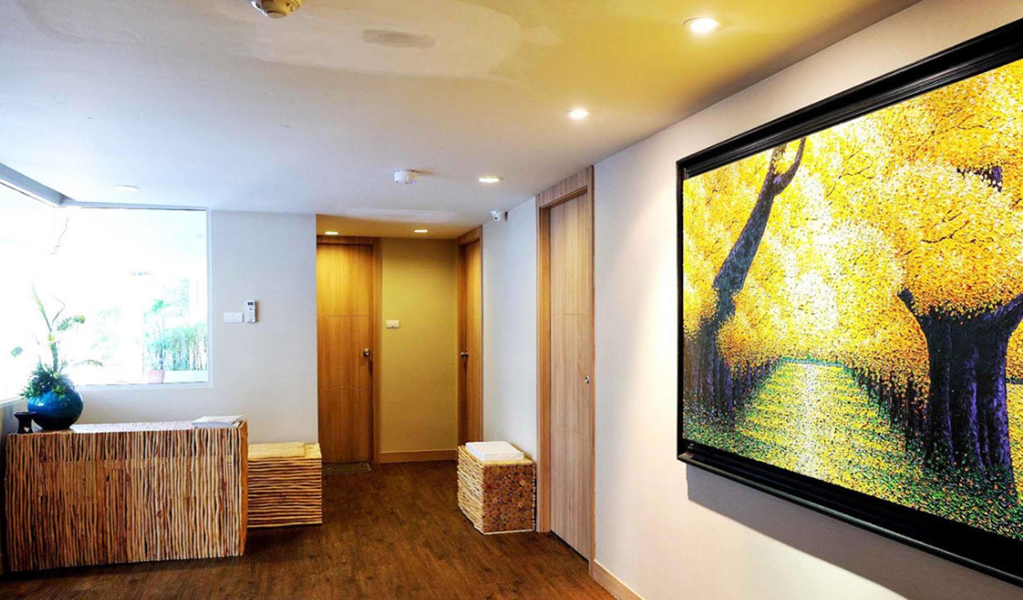 Nantra Retreat And Spa Bangkok Exterior photo